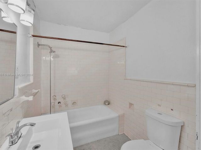 Home for rent at 405 SW 11th Ave 2 - photo 5437524