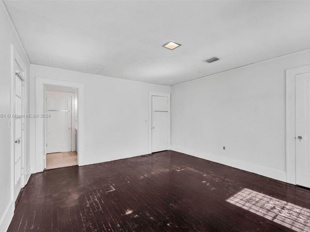 Home for rent at 405 SW 11th Ave 2 - photo 5437529