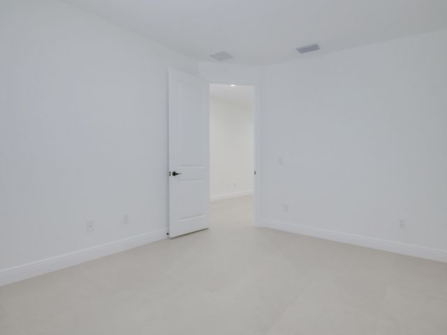 Home for rent at 633 55th Street - photo 5439682