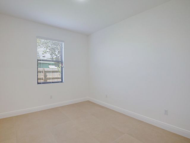 Home for rent at 633 55th Street - photo 5439691