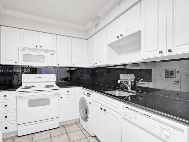 Apartment for rent  Unit #722 (available Aug 20) - photo 5439494