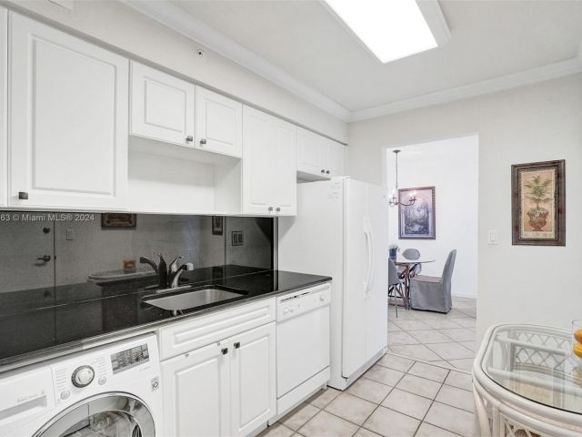 Apartment for rent  Unit #722 (available Aug 20) - photo 5439496