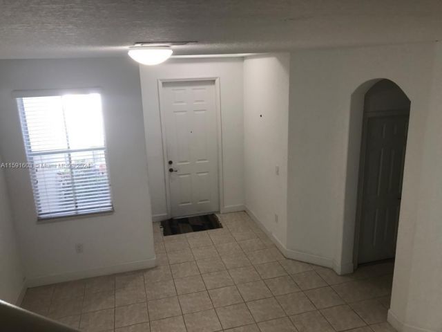 Home for rent at 8127 NW 108th Pl 8127 - photo 5441156