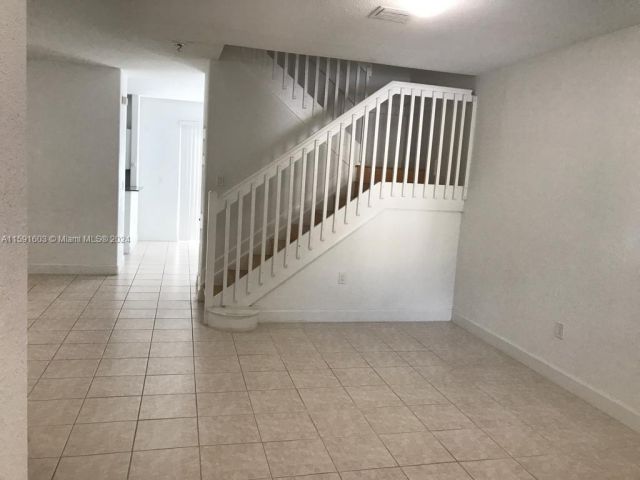 Home for rent at 8127 NW 108th Pl 8127 - photo 5441158
