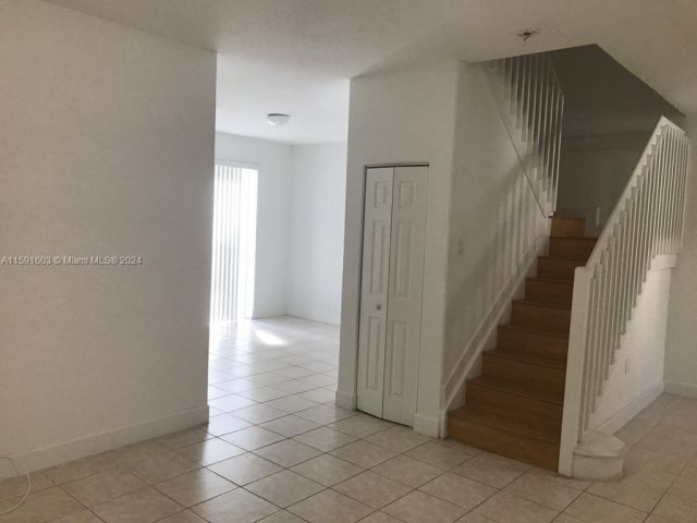 Home for rent at 8127 NW 108th Pl 8127 - photo 5441159