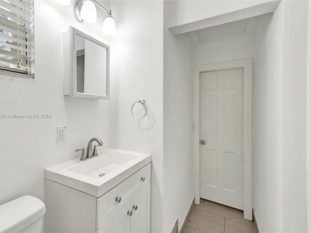 Home for rent at 4718 NW 15th Ave - photo 5441717