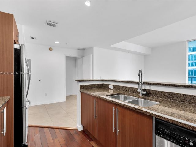 Apartment for sale  Unit #T-1802 - photo 5445001