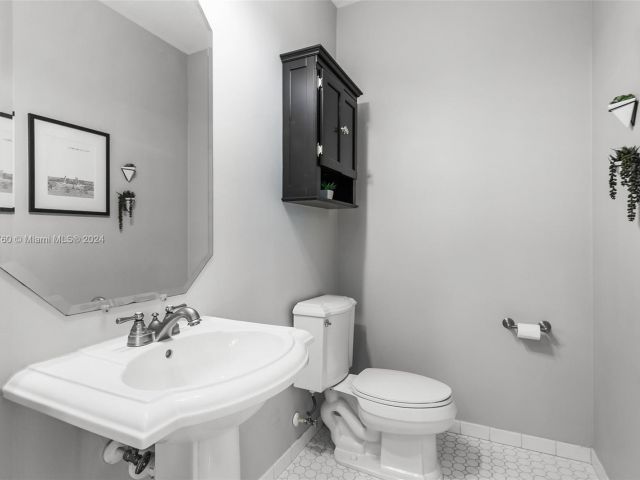 Home for sale at 340 SW 14th Ave 340 - photo 5463682