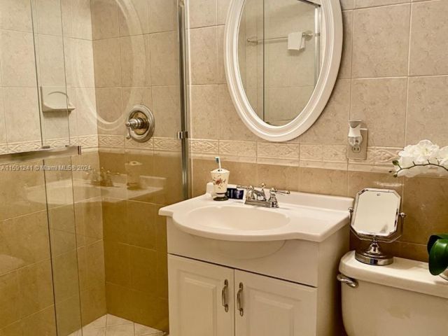 Home for rent at 4901 SW 96th Ave 0 - photo 5444420