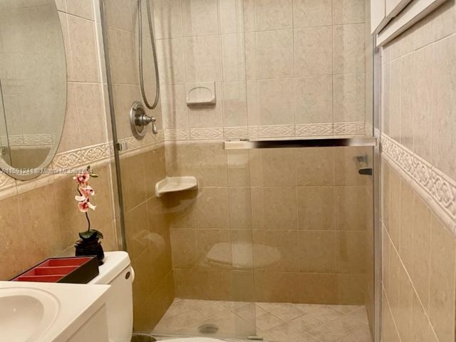 Home for rent at 4901 SW 96th Ave 0 - photo 5444422