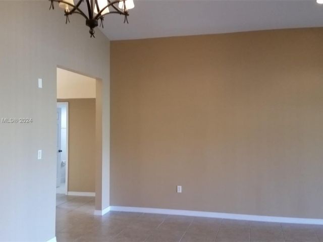 Home for rent at 1580 NE 35th Ave - photo 5442532