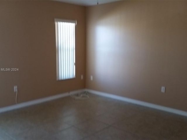 Home for rent at 1580 NE 35th Ave - photo 5442533