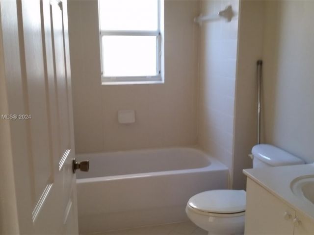 Home for rent at 1580 NE 35th Ave - photo 5442537