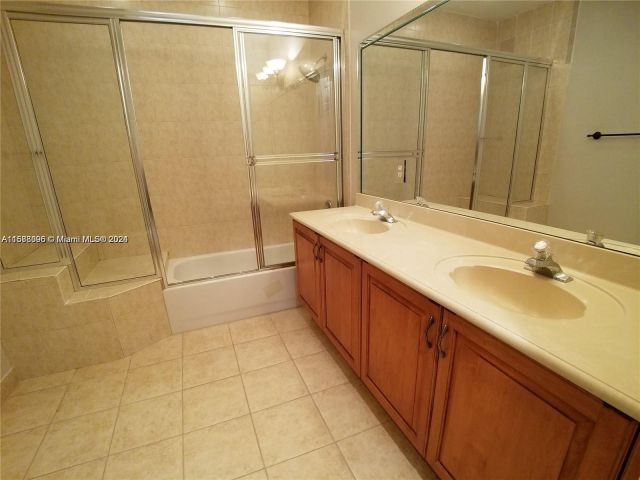 Home for rent at 413 SW 5th St 413 - photo 5445252