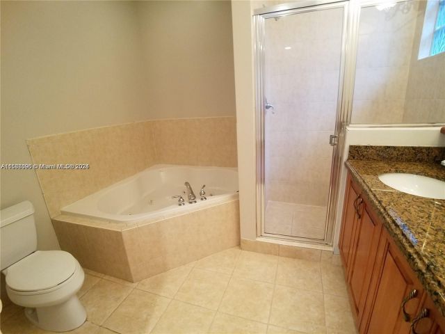 Home for rent at 413 SW 5th St 413 - photo 5445257