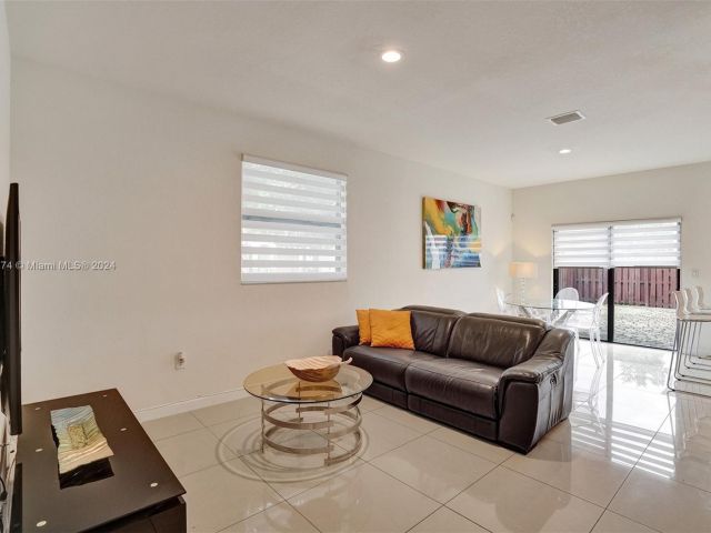 Home for rent at 8836 NW 102nd Pl 8836 - photo 5448895