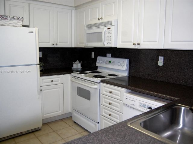 Apartment for rent  Unit #L17 - photo 5456880