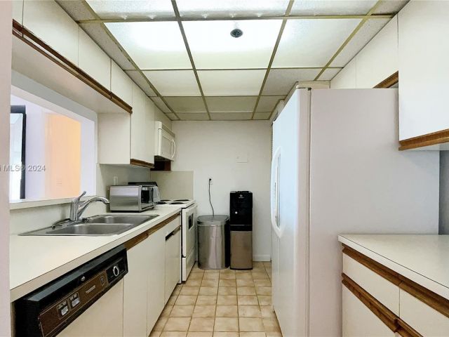 Apartment for rent  Unit #A-3252 - photo 5447870
