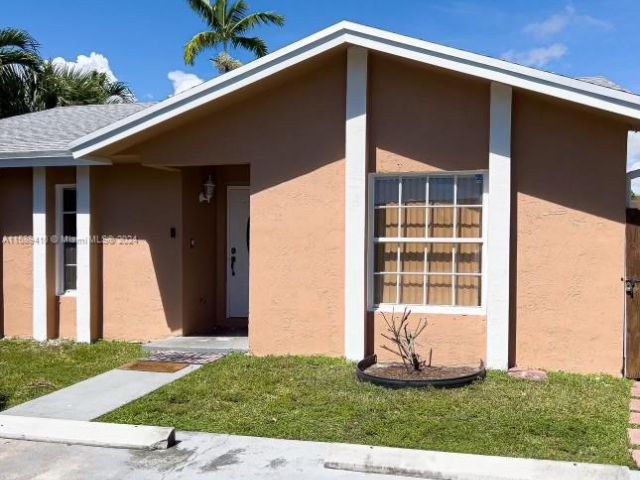 Home for rent at 16952 SW 101st Pl - photo 5447088