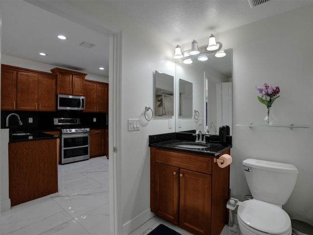 Home for rent at 8768 NW 98th Ave 8768 - photo 5449411