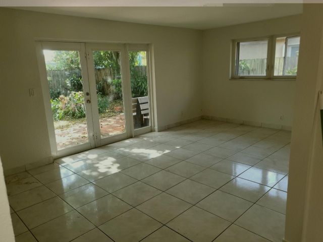 Home for rent at 346 SW 31st Ave - photo 5494041