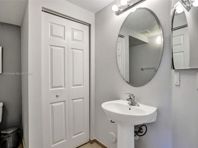 Home for rent at 11281 NW 88th Ter 11281 - photo 5480730