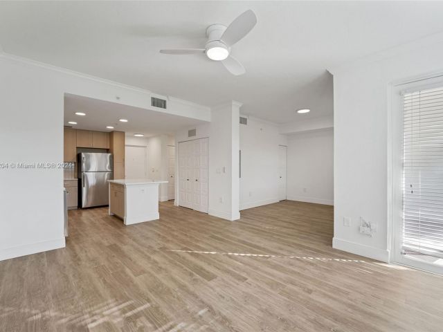 Home for rent at 10170 SW 7th St 39-106 - photo 5454500