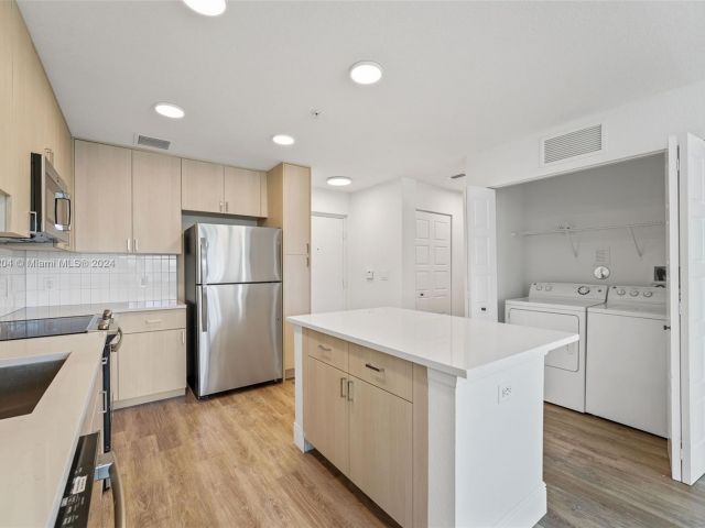 Home for rent at 10170 SW 7th St 39-106 - photo 5454502