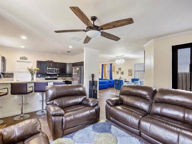 Home for sale at 706 SE 34th Ave - photo 5454283