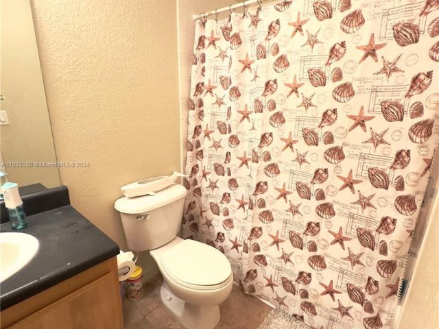 Home for rent at 2090 NE 167th St 2-113 - photo 5459553