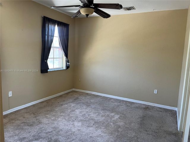 Home for rent at 750 SE 2nd St 750 - photo 5468227