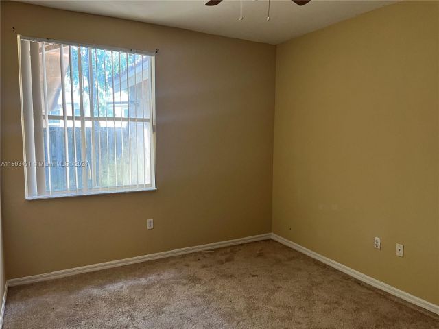 Home for rent at 750 SE 2nd St 750 - photo 5468232