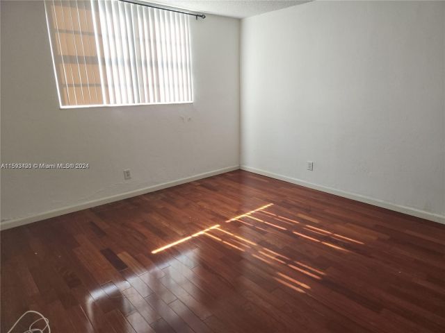 Apartment for rent  Unit #517 - photo 5452838