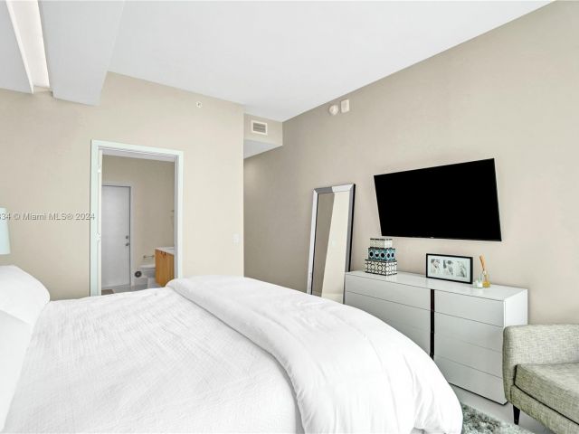 Apartment for rent  Unit #PH4102 - photo 5452925