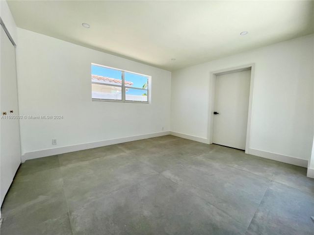 Home for rent at 1448 NE 57th Pl 1448 - photo 5452063