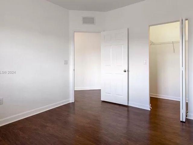 Home for rent at 907 NE 36th Ave - photo 5454302