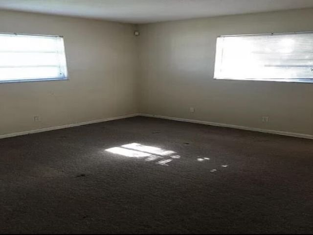 Home for rent at 214 SW 3rd Street - photo 5495728