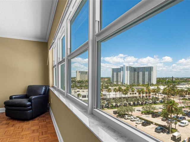 Apartment for sale  Unit #609N - photo 5463405