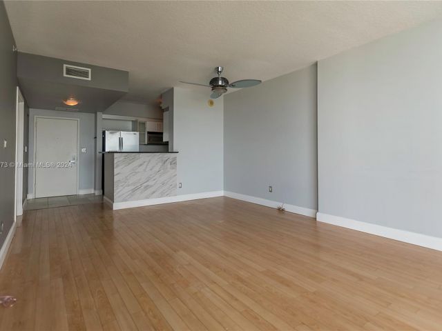 Apartment for rent  Unit #4224 - photo 5457123