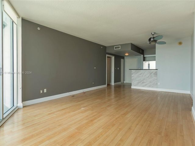 Apartment for rent  Unit #4224 - photo 5457124