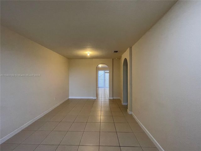 Home for rent at 17103 SW 96th St 0 - photo 5457660