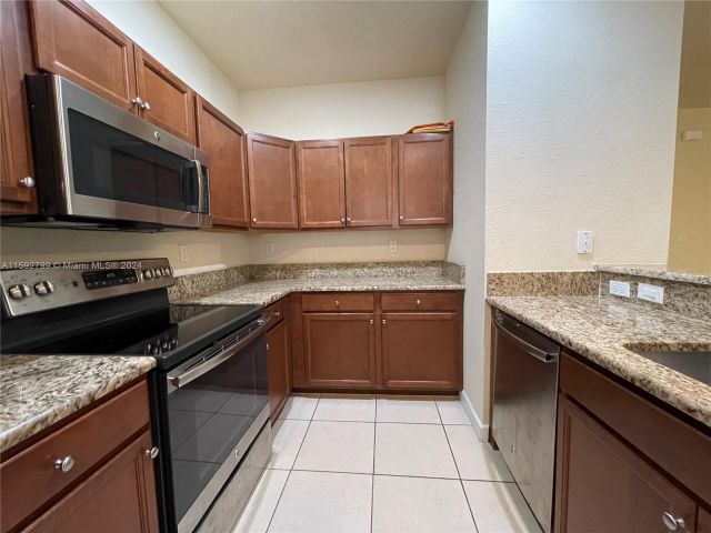 Home for rent at 17103 SW 96th St 0 - photo 5457666