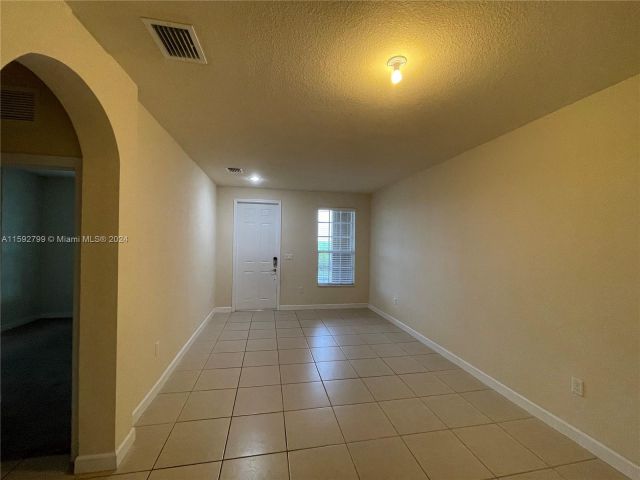 Home for rent at 17103 SW 96th St 0 - photo 5457668