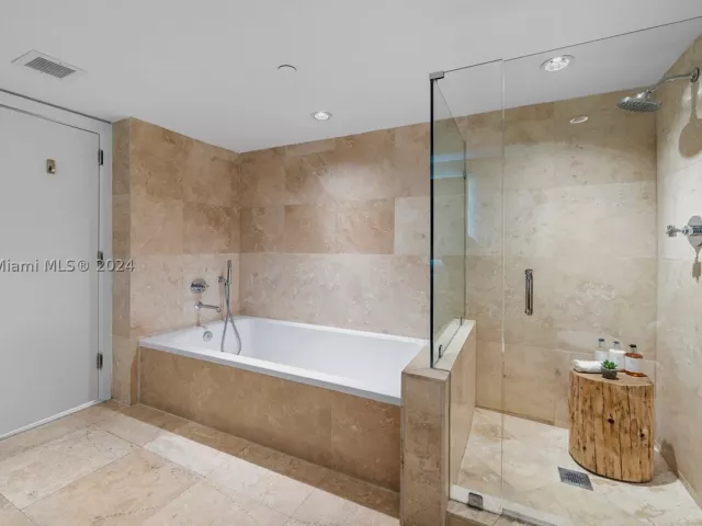 2-bedroom condo for rent in Miami Beach -  - MondialRealty