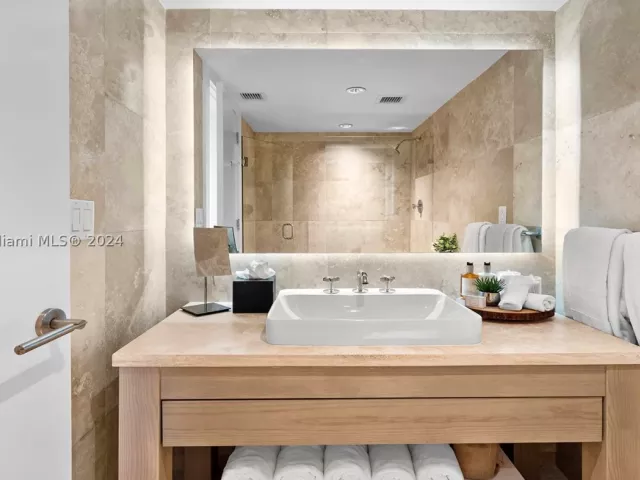 2-bedroom condo for rent in Miami Beach -  - MondialRealty