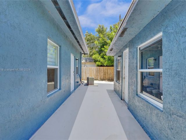 Home for rent at 878 NW 17th Ave - photo 5457988