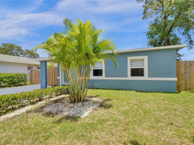 Home for rent at 878 NW 17th Ave - photo 5457993