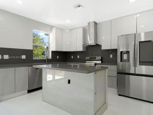 Home for sale at 1215 W Las Olas Blvd 1215 - photo 5459968