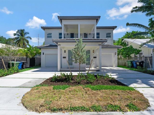 Home for sale at 1215 W Las Olas Blvd 1215 - photo 5459975