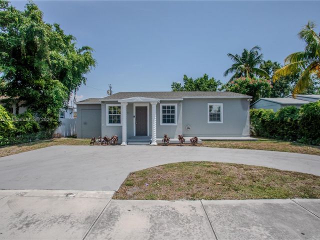 Home for sale at 421 NW 106th St - photo 5460834